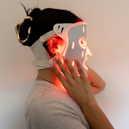 Red Light Therapy Face Mask with Décolletage Set